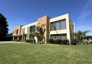 Casa en alquiler en Barrio privado Rumenco