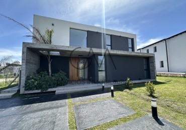 Casa en venta en Barrio privado Rumenco joven