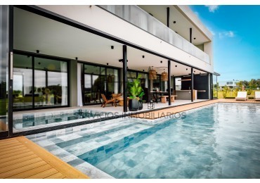 Moderna casa en barrio privado Casonas del Haras