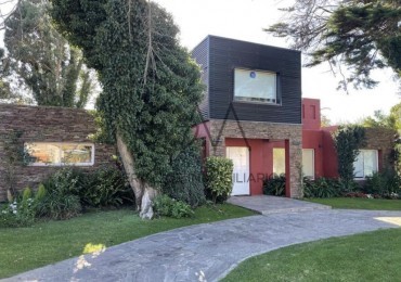 Casa en barrio Acantilados